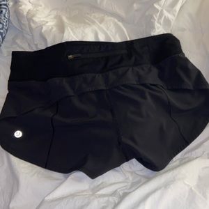 LULULEMON SPEED UP SHORT 2.5 BLACK SIZE 6 LOW RISE